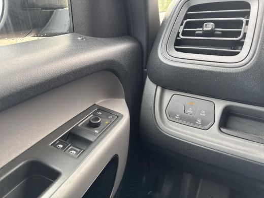 Volkswagen ID. Buzz Cargo Cargo 77 kWh | Trekhaak | Camera | PDC | Betimmering | SOH 95% | ActivLease financial lease