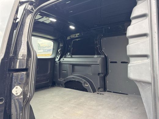 Volkswagen ID. Buzz Cargo Cargo 77 kWh | Trekhaak | Camera | PDC | Betimmering | SOH 95% | ActivLease financial lease