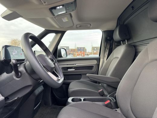 Volkswagen ID. Buzz Cargo Cargo 77 kWh | Trekhaak | Camera | PDC | Betimmering | SOH 95% | ActivLease financial lease