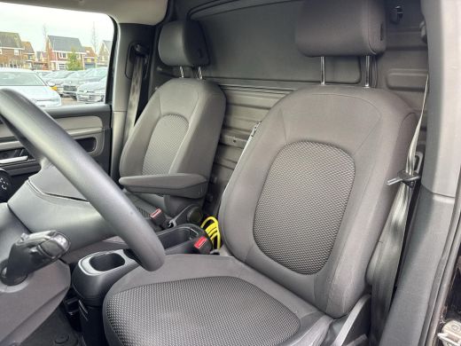 Volkswagen ID. Buzz Cargo Cargo 77 kWh | Trekhaak | Camera | PDC | Betimmering | SOH 95% | ActivLease financial lease