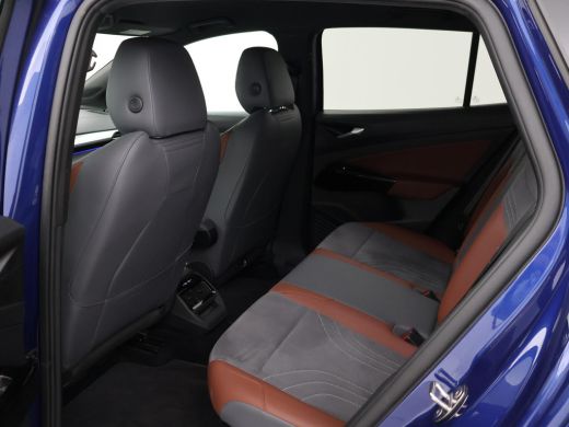 Volkswagen ID.4 FIRST 77 kWh 1st + 20 INCH LMV | TREKHAAK | CAMERA | SFEERVERLICHTING | ADAPTIVE CRUISE | STOELVERW. ActivLease financial lease