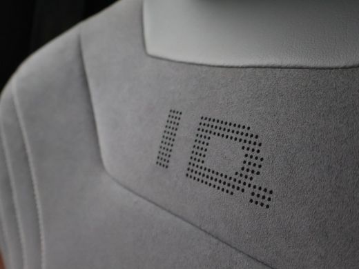 Volkswagen ID.4 FIRST 77 kWh 1st + 20 INCH LMV | TREKHAAK | CAMERA | SFEERVERLICHTING | ADAPTIVE CRUISE | STOELVERW. ActivLease financial lease