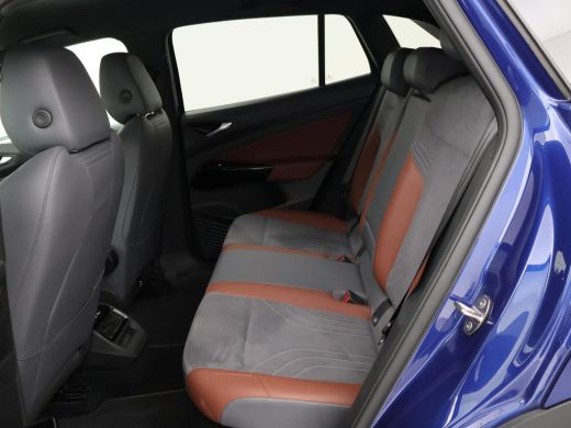 Volkswagen ID.4 FIRST 77 kWh 1st + 20 INCH LMV | TREKHAAK | CAMERA | SFEERVERLICHTING | ADAPTIVE CRUISE | STOELVERW. ActivLease financial lease