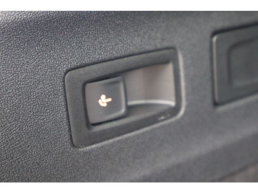 Volkswagen ID.7 Pro Limited Edition | Achterbank in ongelijke delen neerklapbaar incl. middenarmsteun en doorlaad... ActivLease financial lease