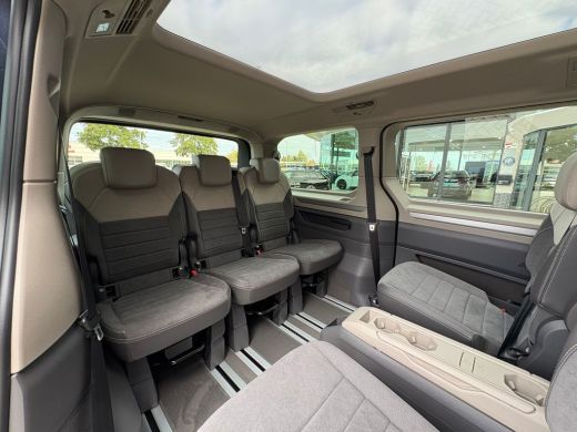 Volkswagen Multivan 1.5 eHybrid 245pk L2 Bulli Edition 4Motion DSG | Trekhaak | Navigatie | Panoramadak | Camera | 7 ... ActivLease financial lease