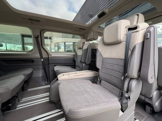 Volkswagen Multivan 1.5 eHybrid 245pk L2 Bulli Edition 4Motion DSG | Trekhaak | Navigatie | Panoramadak | Camera | 7 ... ActivLease financial lease