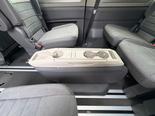 Volkswagen Multivan 1.5 eHybrid 245pk L2 Bulli Edition 4Motion DSG | Trekhaak | Navigatie | Panoramadak | Camera | 7 ... ActivLease financial lease