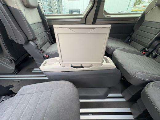 Volkswagen Multivan 1.5 eHybrid 245pk L2 Bulli Edition 4Motion DSG | Trekhaak | Navigatie | Panoramadak | Camera | 7 ... ActivLease financial lease