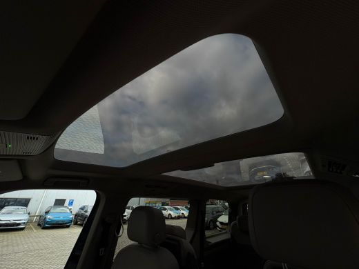 Volkswagen Multivan 1.5 eHybrid 245pk L2 Bulli Edition 4Motion DSG | Trekhaak | Navigatie | Panoramadak | Camera | 7 ... ActivLease financial lease