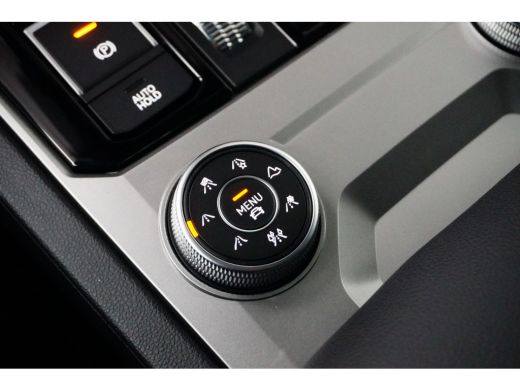 Volkswagen Touareg 3.0 TSi 462 pk 4MOTION R | Wegklapbare Trekhaak | Panoramadak | Head-Up Display | Luchtvering | ActivLease financial lease