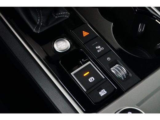 Volkswagen Touareg 3.0 TSi 462 pk 4MOTION R | Wegklapbare Trekhaak | Panoramadak | Head-Up Display | Luchtvering | ActivLease financial lease