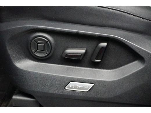 Volkswagen Touareg 3.0 TSi 462 pk 4MOTION R | Wegklapbare Trekhaak | Panoramadak | Head-Up Display | Luchtvering | ActivLease financial lease