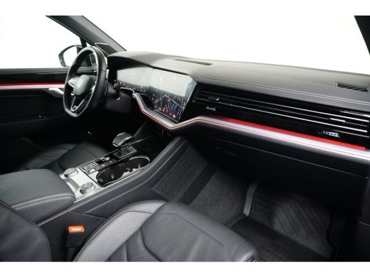 Volkswagen Touareg 3.0 TSi 462 pk 4MOTION R | Wegklapbare Trekhaak | Panoramadak | Head-Up Display | Luchtvering | ActivLease financial lease