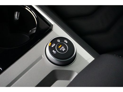 Volkswagen Touareg 3.0 TSi 462 pk 4MOTION R | Wegklapbare Trekhaak | Panoramadak | Head-Up Display | Luchtvering | ActivLease financial lease