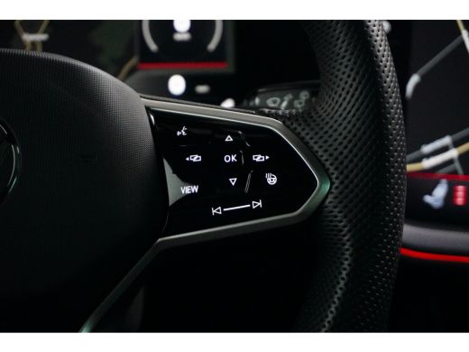 Volkswagen Touareg 3.0 TSi 462 pk 4MOTION R | Wegklapbare Trekhaak | Panoramadak | Head-Up Display | Luchtvering | ActivLease financial lease