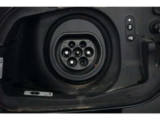 Volkswagen Touareg 3.0 TSi 462 pk 4MOTION R | Wegklapbare Trekhaak | Panoramadak | Head-Up Display | Luchtvering | ActivLease financial lease