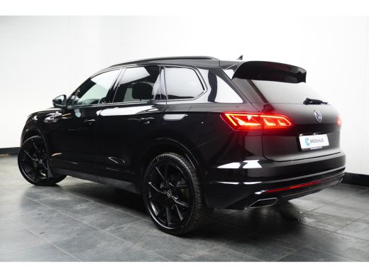 Volkswagen Touareg 3.0 TSi 462 pk 4MOTION R | Wegklapbare Trekhaak | Panoramadak | Head-Up Display | Luchtvering | ActivLease financial lease