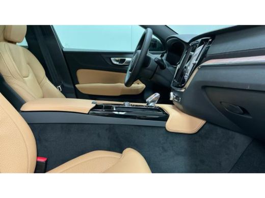 Volvo  V60 T8 Plug-in hybrid AWD Ultra Dark | Bowers & Wilkins audio |  Massagefunctie en ventilatie voorsto... ActivLease financial lease