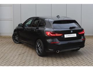 BMW 1 Serie 118i Sport Line Automaat / Sportstoelen / Achteruitrijcamera / M Sportonderstel / LED / Aircondit...