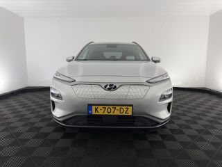 Hyundai Kona EV Fashion 64 kWh (3-Fase) {SOH-100%} (INCL-BTW)  Aut * HEATPUMP | NAVI-FULLMAP | LEATHER-FABRIC ...