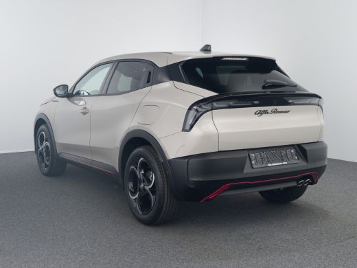 Alfa Romeo Junior 1.2 Turbo Hybrid Ibrida Speciale | Achterbank in delen neerklapbaar | Achteruitrijcamera | Airco ... ActivLease financial lease