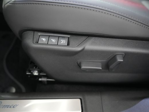 Alfa Romeo Junior 1.2 Turbo Hybrid Ibrida Speciale | Achterbank in delen neerklapbaar | Achteruitrijcamera | Airco ... ActivLease financial lease