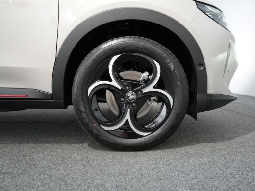 Alfa Romeo Junior 1.2 Turbo Hybrid Ibrida Speciale | Achterbank in delen neerklapbaar | Achteruitrijcamera | Airco ... ActivLease financial lease