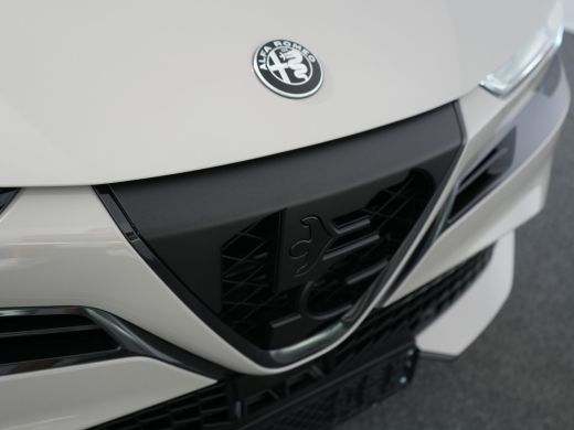 Alfa Romeo Junior 1.2 Turbo Hybrid Ibrida Speciale | Achterbank in delen neerklapbaar | Achteruitrijcamera | Airco ... ActivLease financial lease