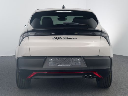 Alfa Romeo Junior 1.2 Turbo Hybrid Ibrida Speciale | Achterbank in delen neerklapbaar | Achteruitrijcamera | Airco ... ActivLease financial lease