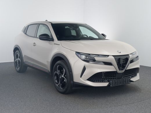 Alfa Romeo Junior 1.2 Turbo Hybrid Ibrida Speciale | Achterbank in delen neerklapbaar | Achteruitrijcamera | Airco ... ActivLease financial lease