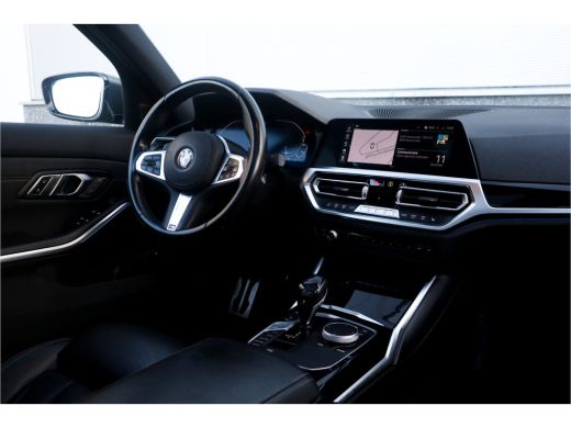 BMW 3 Serie 330e High Ex M-Sport Frozen / Glazen dak / Adaptief onderstel / Electrische stoelen / ActivLease financial lease