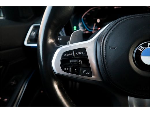 BMW 3 Serie 330e High Ex M-Sport Frozen / Glazen dak / Adaptief onderstel / Electrische stoelen / ActivLease financial lease