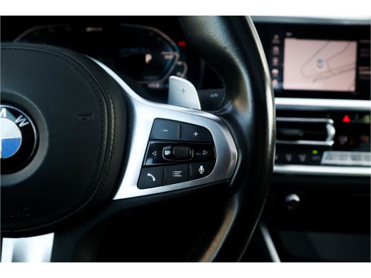 BMW 3 Serie 330e High Ex M-Sport Frozen / Glazen dak / Adaptief onderstel / Electrische stoelen / ActivLease financial lease