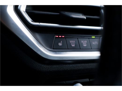 BMW 3 Serie 330e High Ex M-Sport Frozen / Glazen dak / Adaptief onderstel / Electrische stoelen / ActivLease financial lease