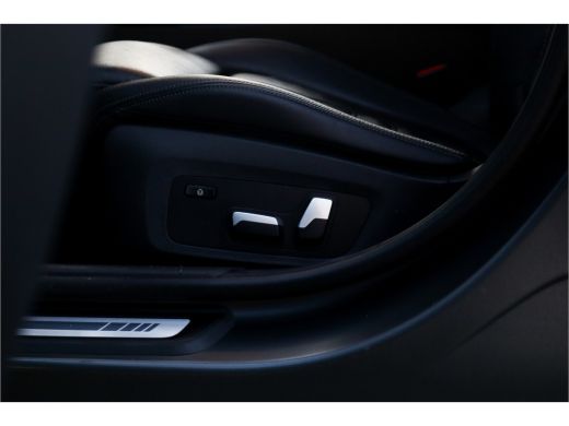 BMW 3 Serie 330e High Ex M-Sport Frozen / Glazen dak / Adaptief onderstel / Electrische stoelen / ActivLease financial lease