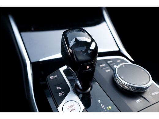 BMW 3 Serie 330e High Ex M-Sport Frozen / Glazen dak / Adaptief onderstel / Electrische stoelen / ActivLease financial lease