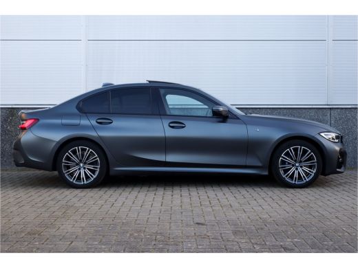 BMW 3 Serie 330e High Ex M-Sport Frozen / Glazen dak / Adaptief onderstel / Electrische stoelen / ActivLease financial lease