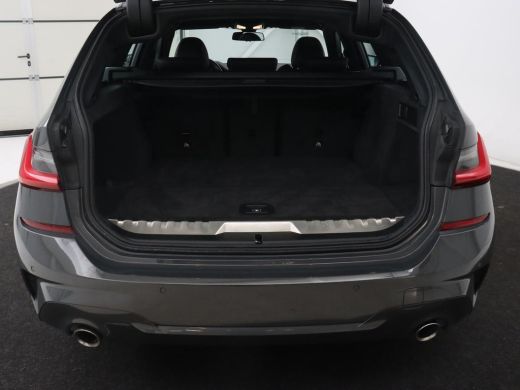 BMW 3 Serie 330e M Sport | Leder | Stoelverwarming | Carplay | Sportstoelen | Laserlicht | Live Cockpit | Sfe... ActivLease financial lease