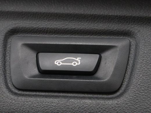 BMW 3 Serie 330e M Sport | Leder | Stoelverwarming | Carplay | Sportstoelen | Laserlicht | Live Cockpit | Sfe... ActivLease financial lease