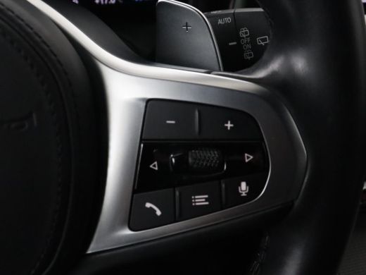 BMW 3 Serie 330e M Sport | Leder | Stoelverwarming | Carplay | Sportstoelen | Laserlicht | Live Cockpit | Sfe... ActivLease financial lease