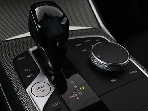 BMW 3 Serie 330e M Sport | Leder | Stoelverwarming | Carplay | Sportstoelen | Laserlicht | Live Cockpit | Sfe... ActivLease financial lease