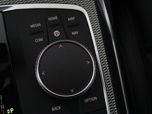 BMW 3 Serie 330e M Sport | Leder | Stoelverwarming | Carplay | Sportstoelen | Laserlicht | Live Cockpit | Sfe... ActivLease financial lease