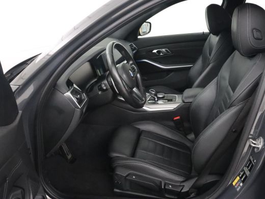 BMW 3 Serie 330e M Sport | Leder | Stoelverwarming | Carplay | Sportstoelen | Laserlicht | Live Cockpit | Sfe... ActivLease financial lease