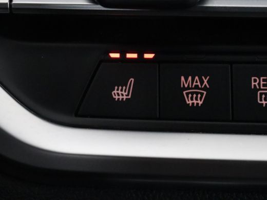 BMW 3 Serie 330e M Sport | Leder | Stoelverwarming | Carplay | Sportstoelen | Laserlicht | Live Cockpit | Sfe... ActivLease financial lease