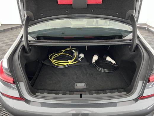 BMW 3 Serie 330e M-Sportpack High Executive Performance Pack (INCL-BTW) *HEAD-UP | FULL-LEATHER | FULL-LED | ... ActivLease financial lease