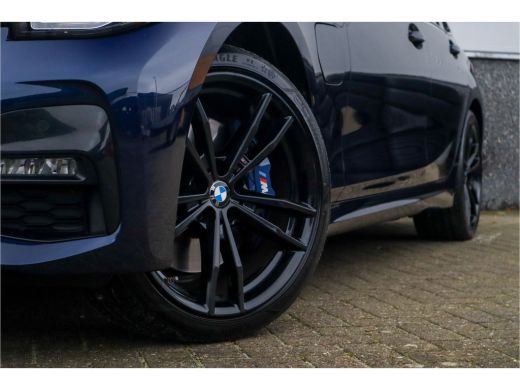 BMW 3 Serie Touring 330e xDrive M-Sport Panorama / 19inch / Harman Kardon / ActivLease financial lease