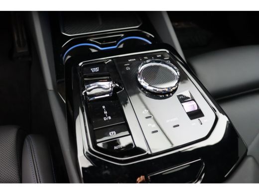 BMW i5 M60 xDrive / Panoramadak / Adaptief M Onderstel Professional / Stoelventilatie / Bowers & Wilkins... ActivLease financial lease