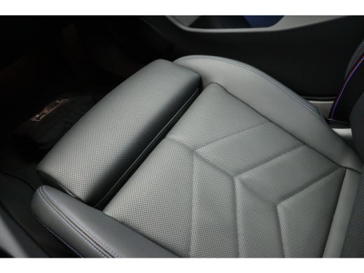 BMW i5 M60 xDrive / Panoramadak / Adaptief M Onderstel Professional / Stoelventilatie / Bowers & Wilkins... ActivLease financial lease