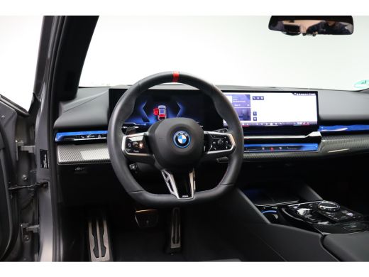 BMW i5 M60 xDrive / Panoramadak / Adaptief M Onderstel Professional / Stoelventilatie / Bowers & Wilkins... ActivLease financial lease