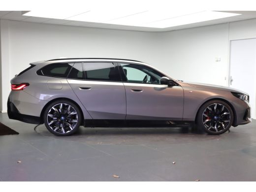 BMW i5 M60 xDrive / Panoramadak / Adaptief M Onderstel Professional / Stoelventilatie / Bowers & Wilkins... ActivLease financial lease